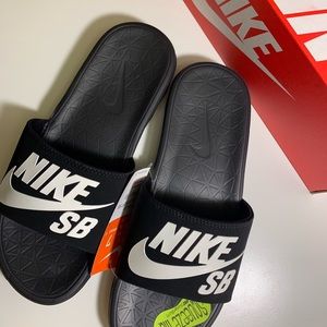 nike sb benassi solarsoft black & white slides